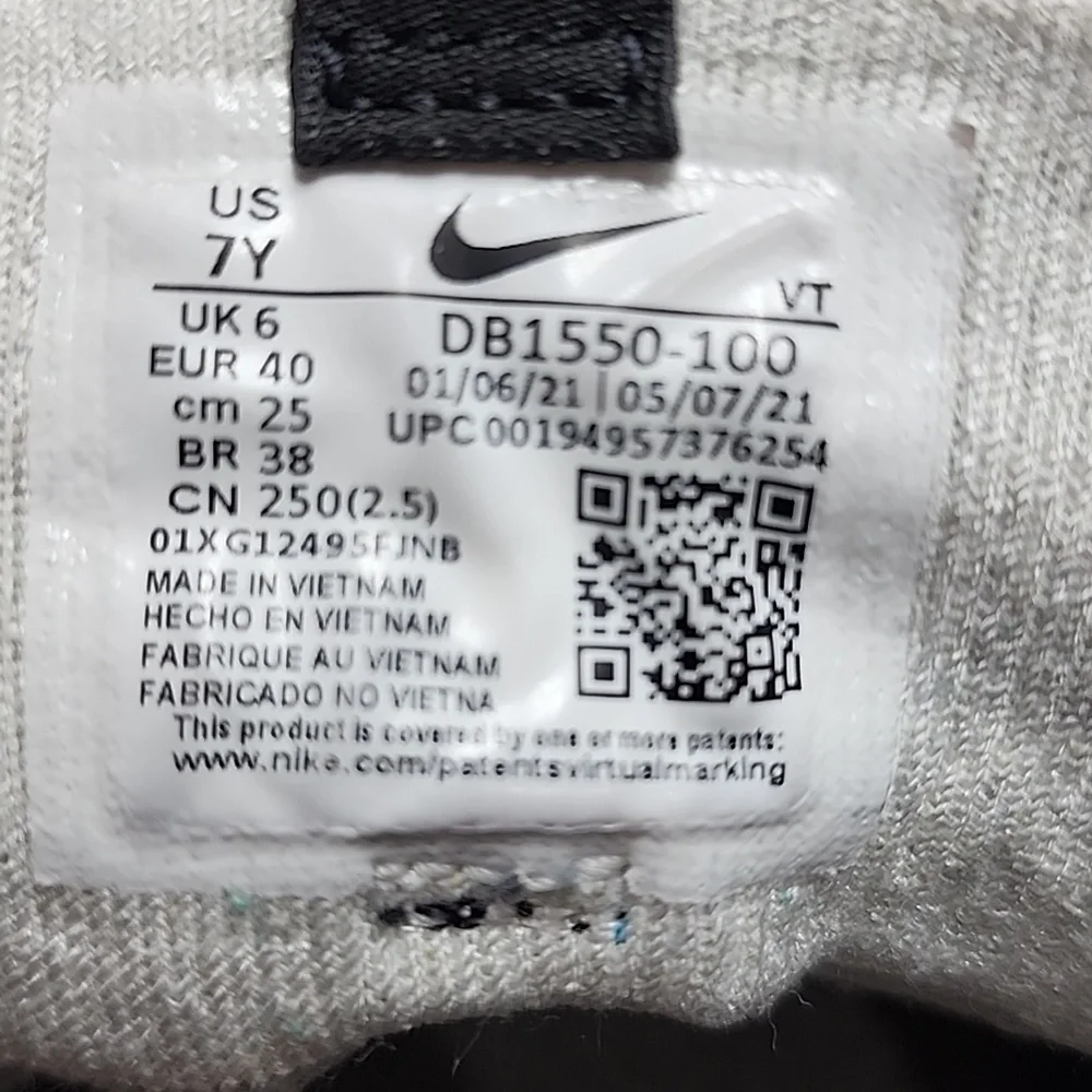 Nike Vapormax Flyknit White‎ Boys Kids Unisex Sneakers DB1550-100 Size 7Y